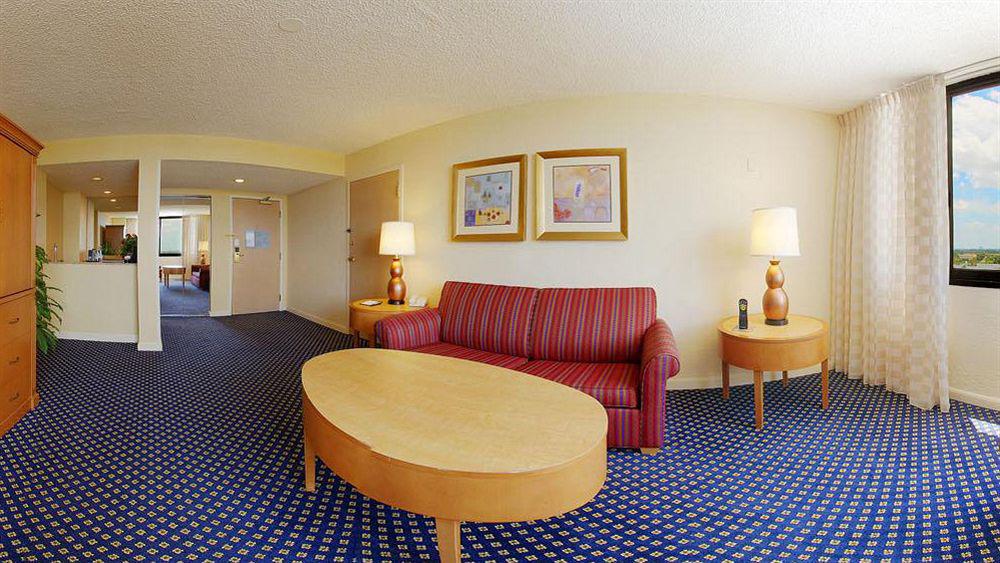 Hotel Palm Gardens Marriott 4*