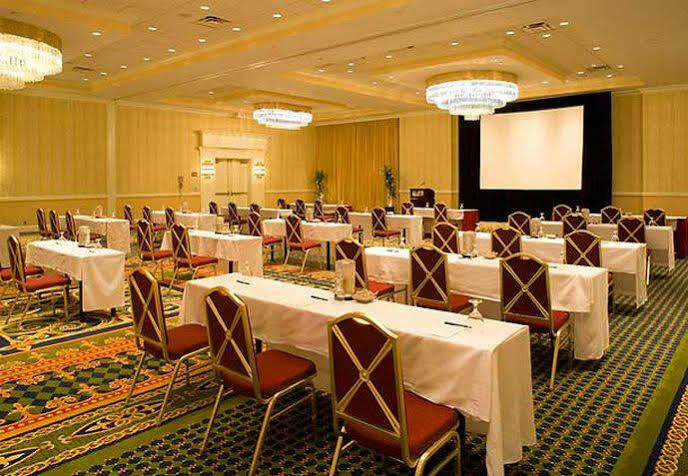 Hotel Palm Gardens Marriott 4*